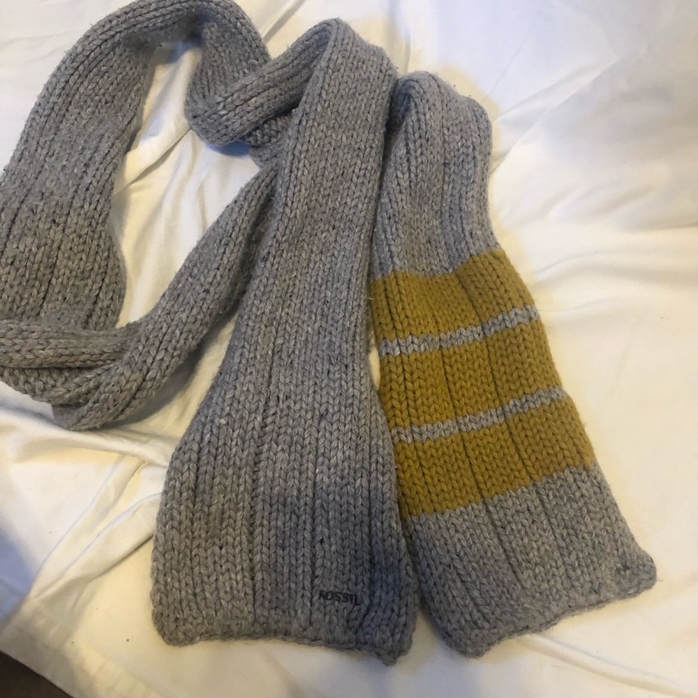 Fossil gray and yellow chunky knit scarf